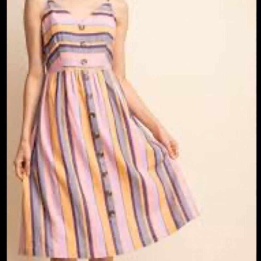🎉HP🎉 Gilli Button Front Fitted Bodice Dress L